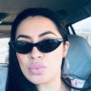 Meet your Posher, Marissa